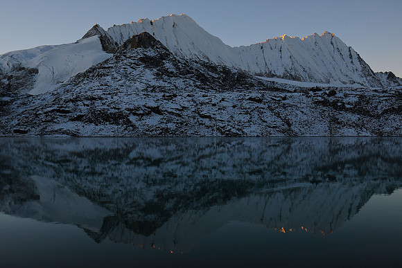 First light on the ridge above Tsorim lake