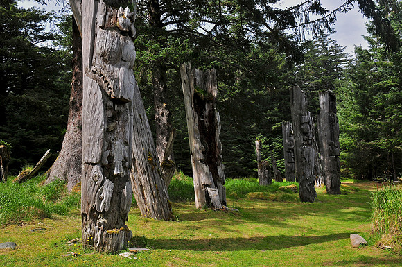 Haida poles, SGang Gwaay Llnagaay (Ninstints), Gwaii Haanas National Park