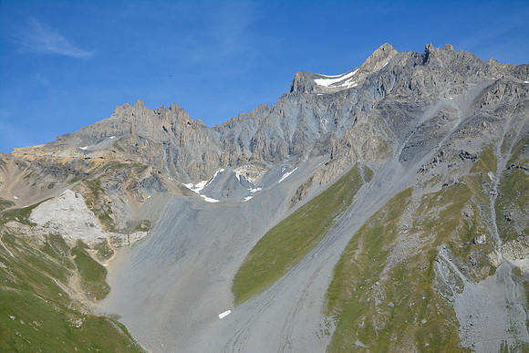 La Dent Parachée from La Loza