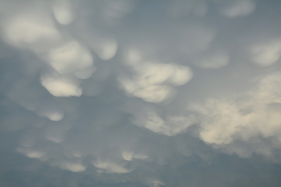 Mammatus clouds