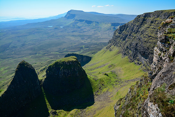 Looking south along the Trotternish Ridge from the northern slopes of Bioda Buidhe toward Beinn Edra, Isle of Skye
