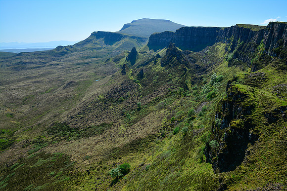 Looking south along the Trotternish Ridge from Druim na Coille toward Beinn Edra, Isle of Skye