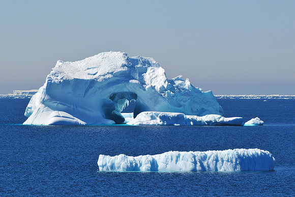Icebergs near the Danger Islands