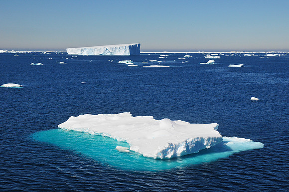 Icebergs near the Danger Islands