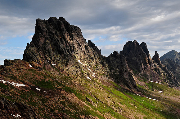 Looking back on Punta Missoghiu, on route to the Col Perdu