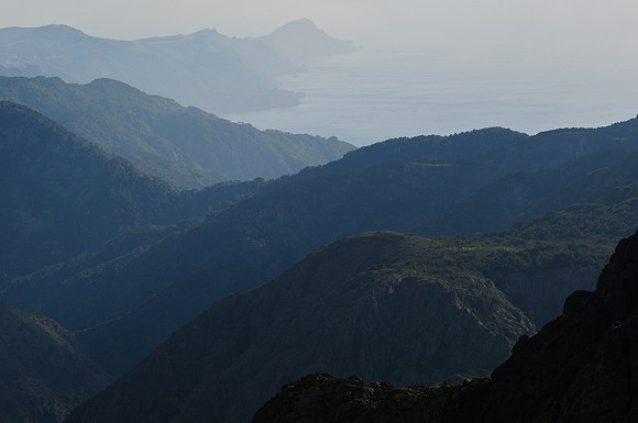 View of the Golfe de Porto from the ridge southwest of the Refuge de Ciottulu a i Mori